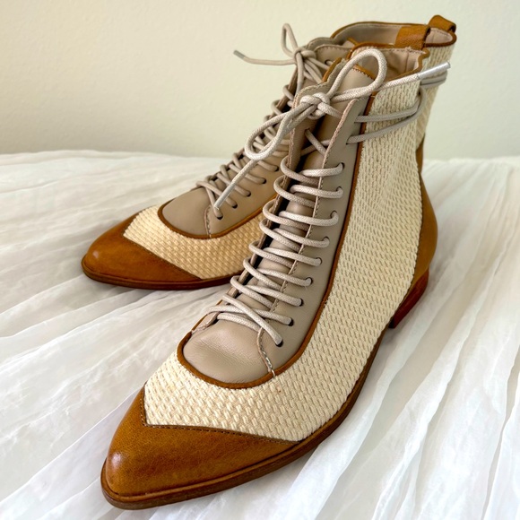 Anthropologie Kelsi Dagger 8 NWOT Cream & Tan Victorian Lace-Up Side Zip Boots - Picture 1 of 7